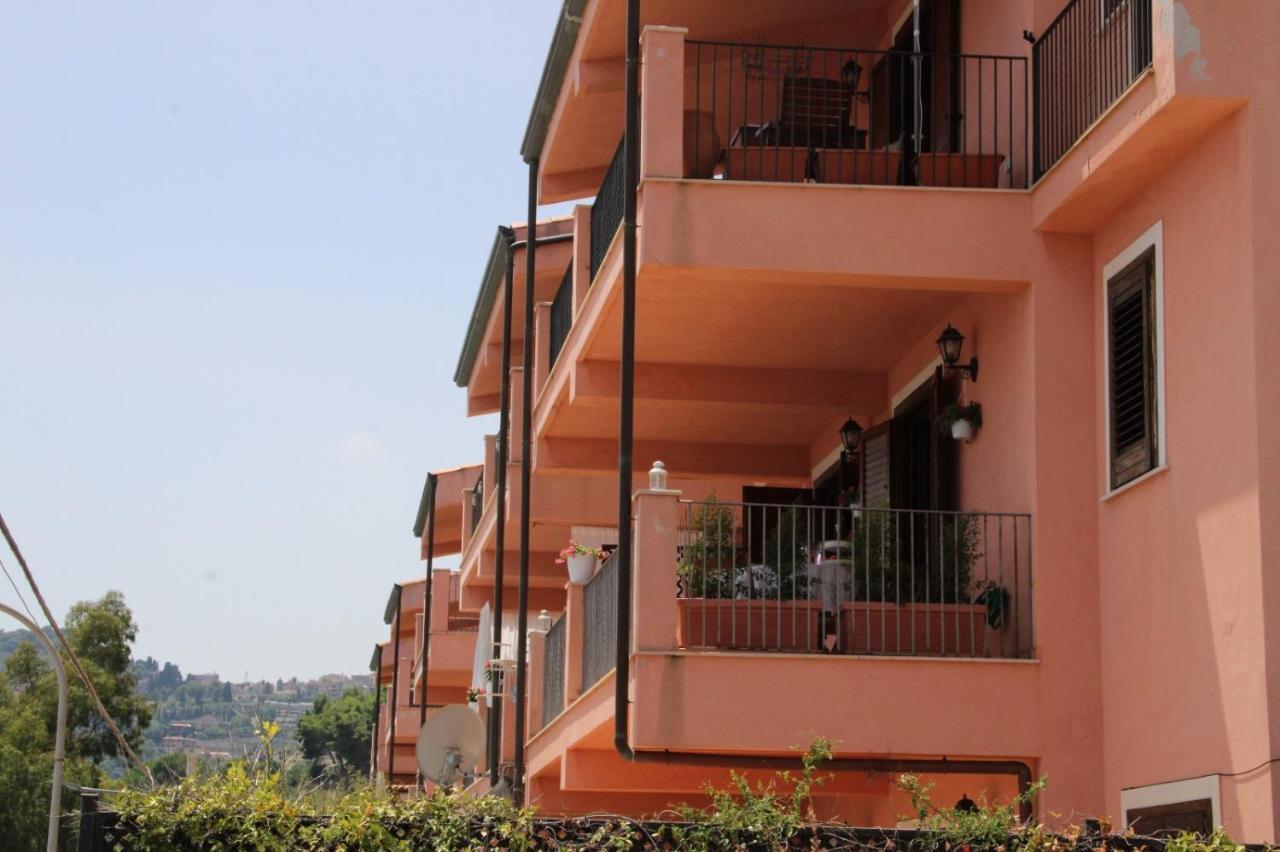 Poseidone Sea Apartment Taormina Mazzeo Bagian luar foto