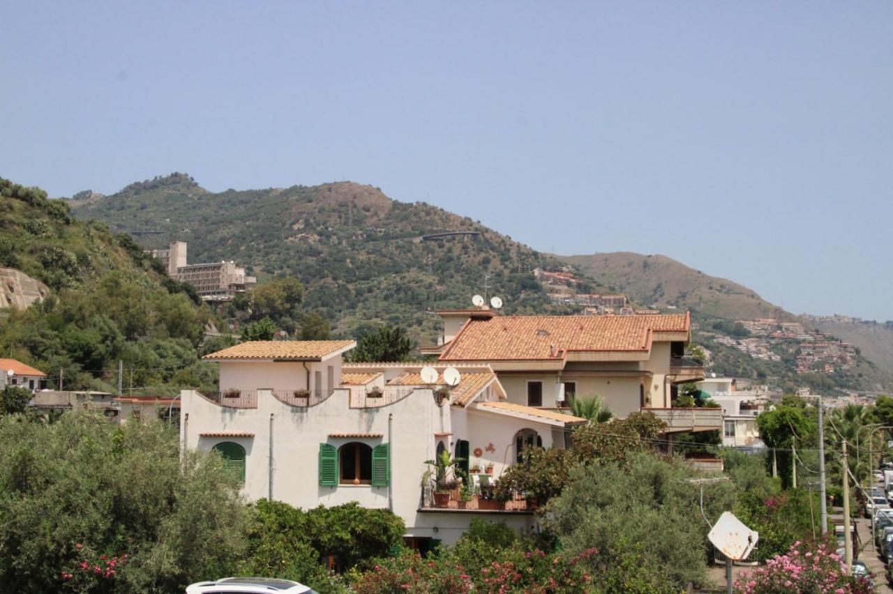 Poseidone Sea Apartment Taormina Mazzeo Bagian luar foto