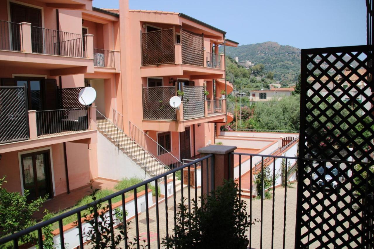 Poseidone Sea Apartment Taormina Mazzeo Bagian luar foto