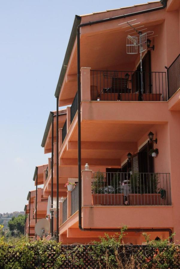 Poseidone Sea Apartment Taormina Mazzeo Bagian luar foto