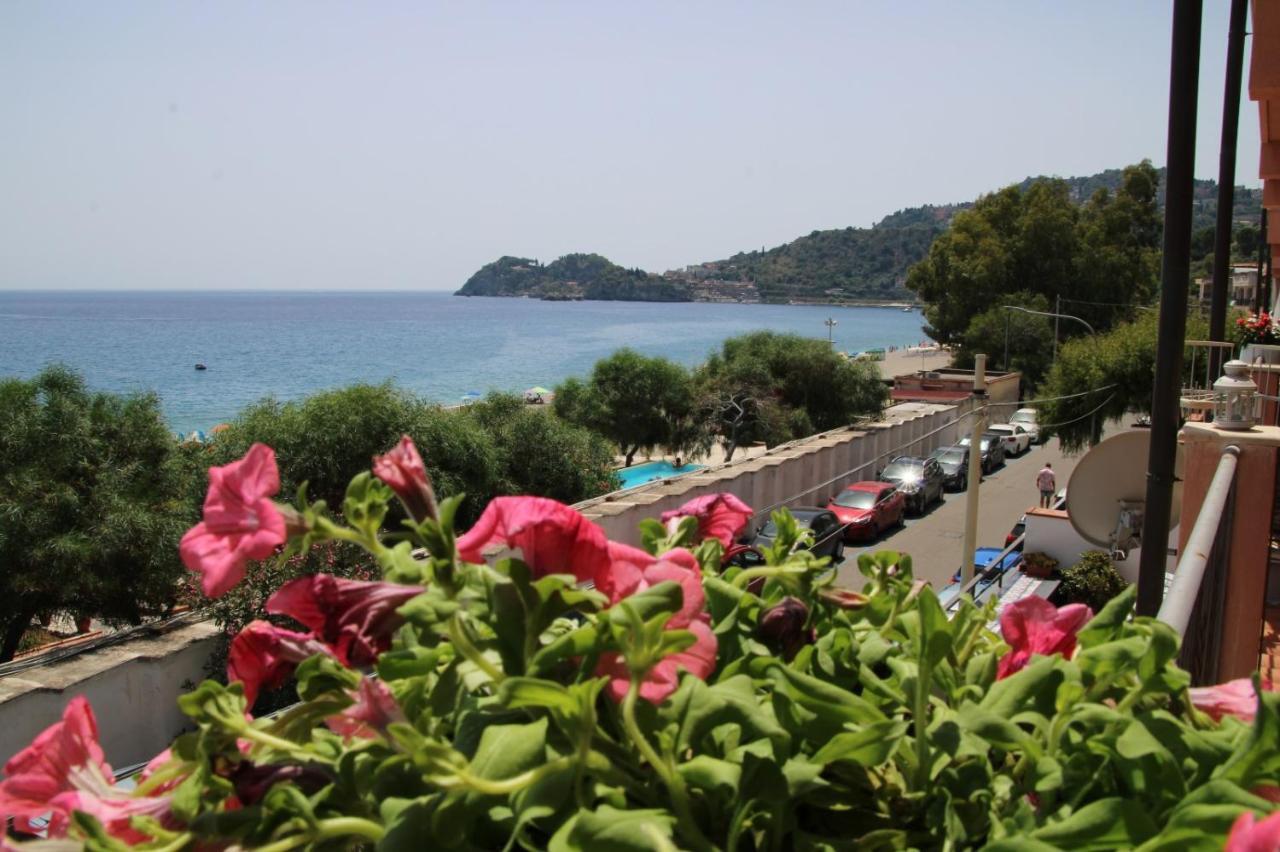 Poseidone Sea Apartment Taormina Mazzeo Bagian luar foto