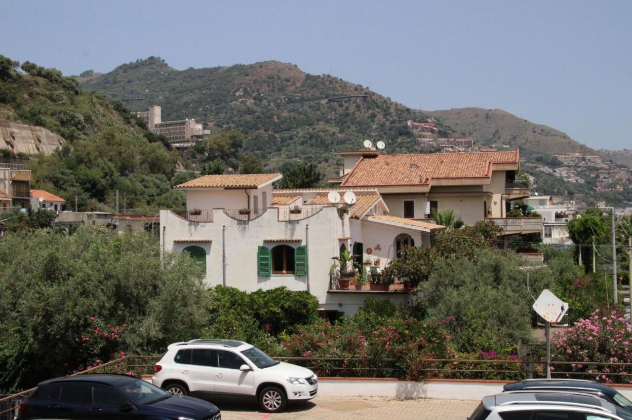 Poseidone Sea Apartment Taormina Mazzeo Bagian luar foto