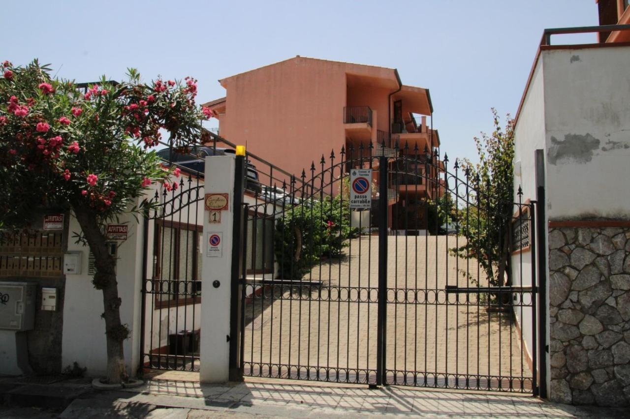 Poseidone Sea Apartment Taormina Mazzeo Bagian luar foto