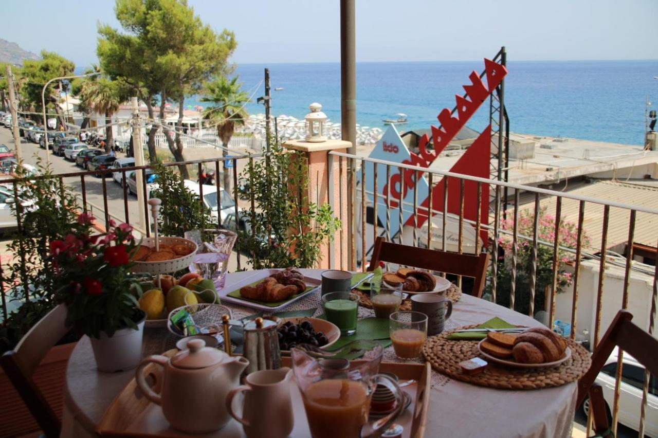 Poseidone Sea Apartment Taormina Mazzeo Bagian luar foto